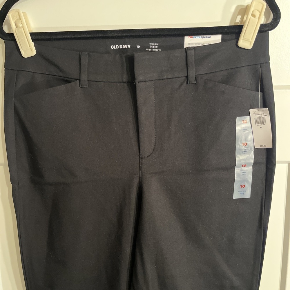 NWT Old Navy Women's High Rise Pixie Secret Smooth Pockets Size 10 Black
